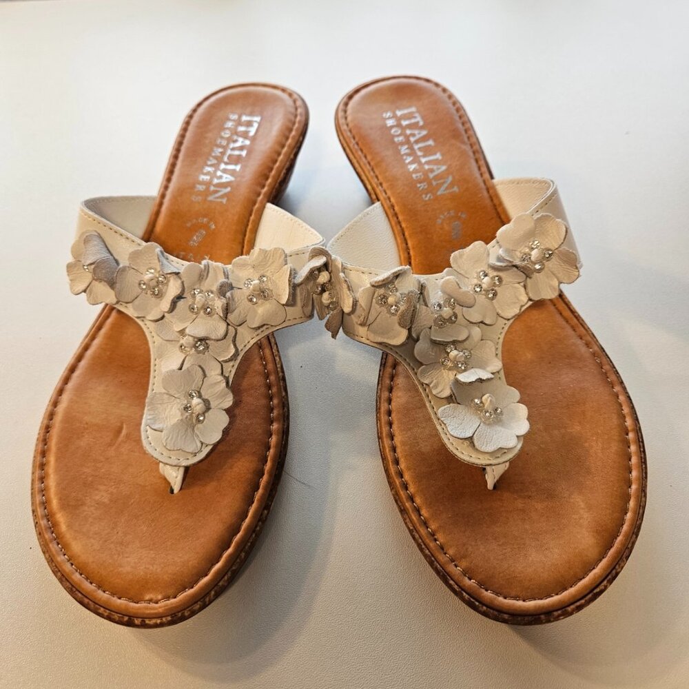 Italian Shoemaker Flip Flops White Flowers Size 8
